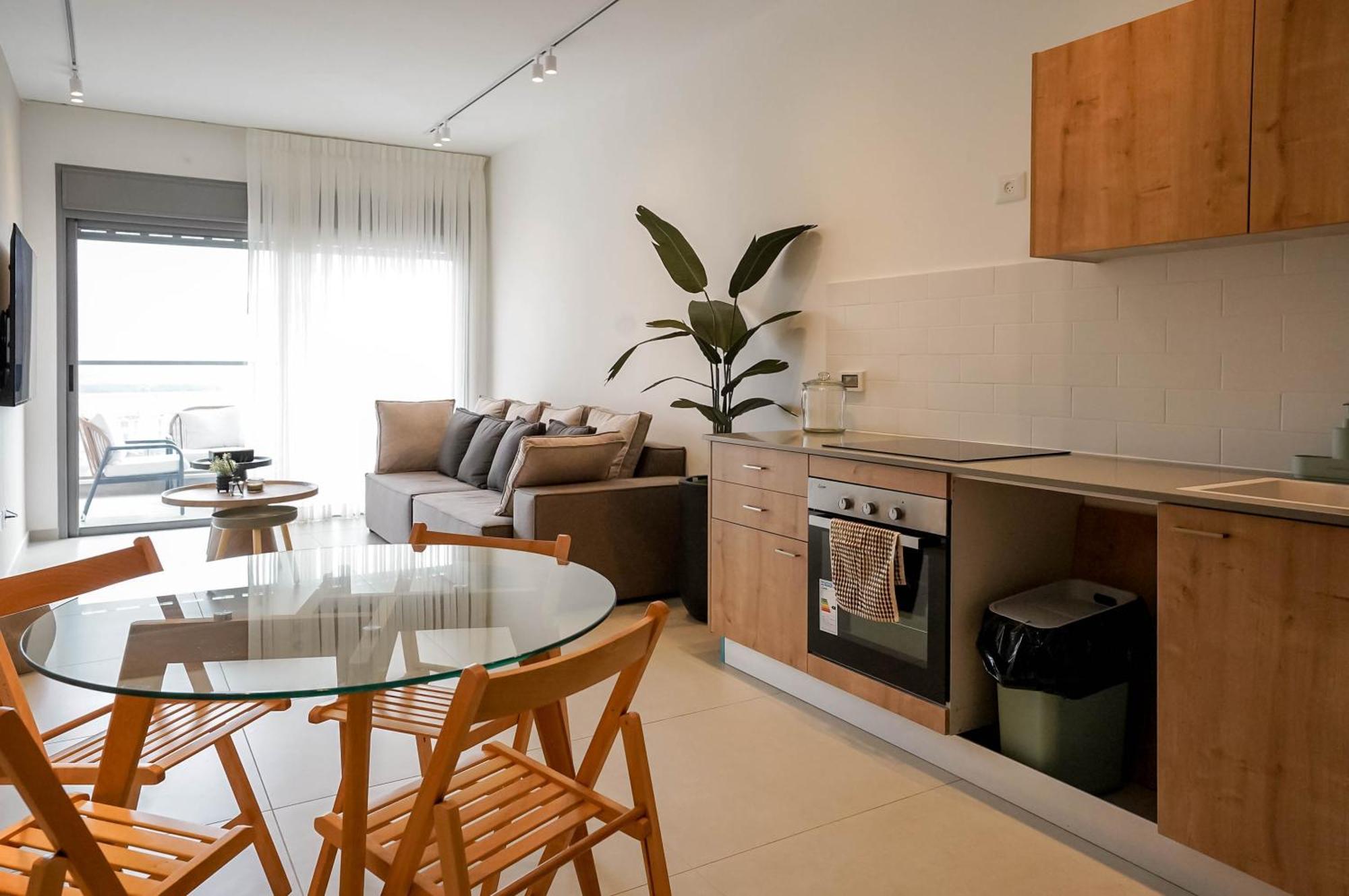 Yalarent New Stylish 3br With Balcony Apartment