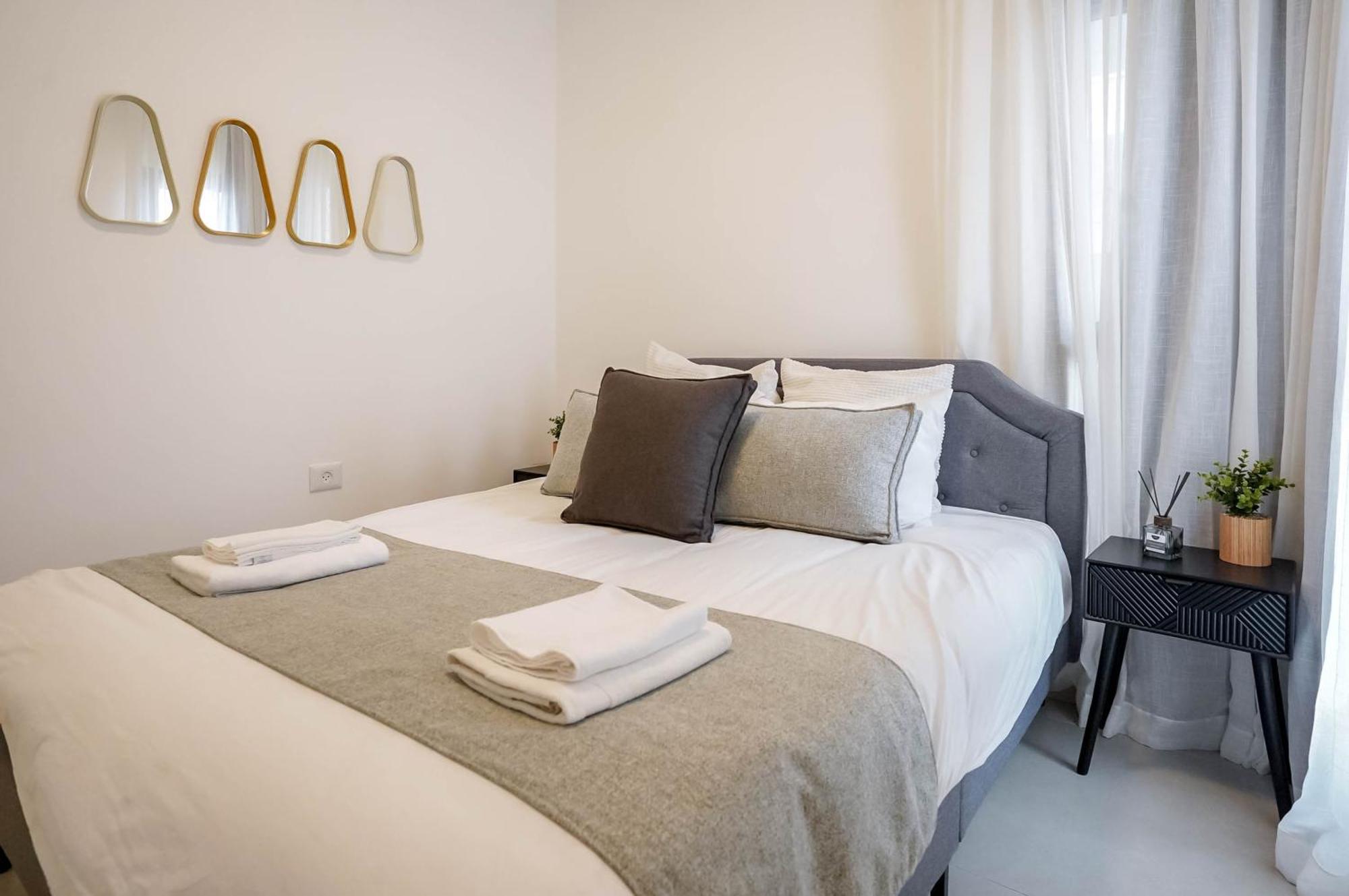 Yalarent New Stylish 3br With Balcony *