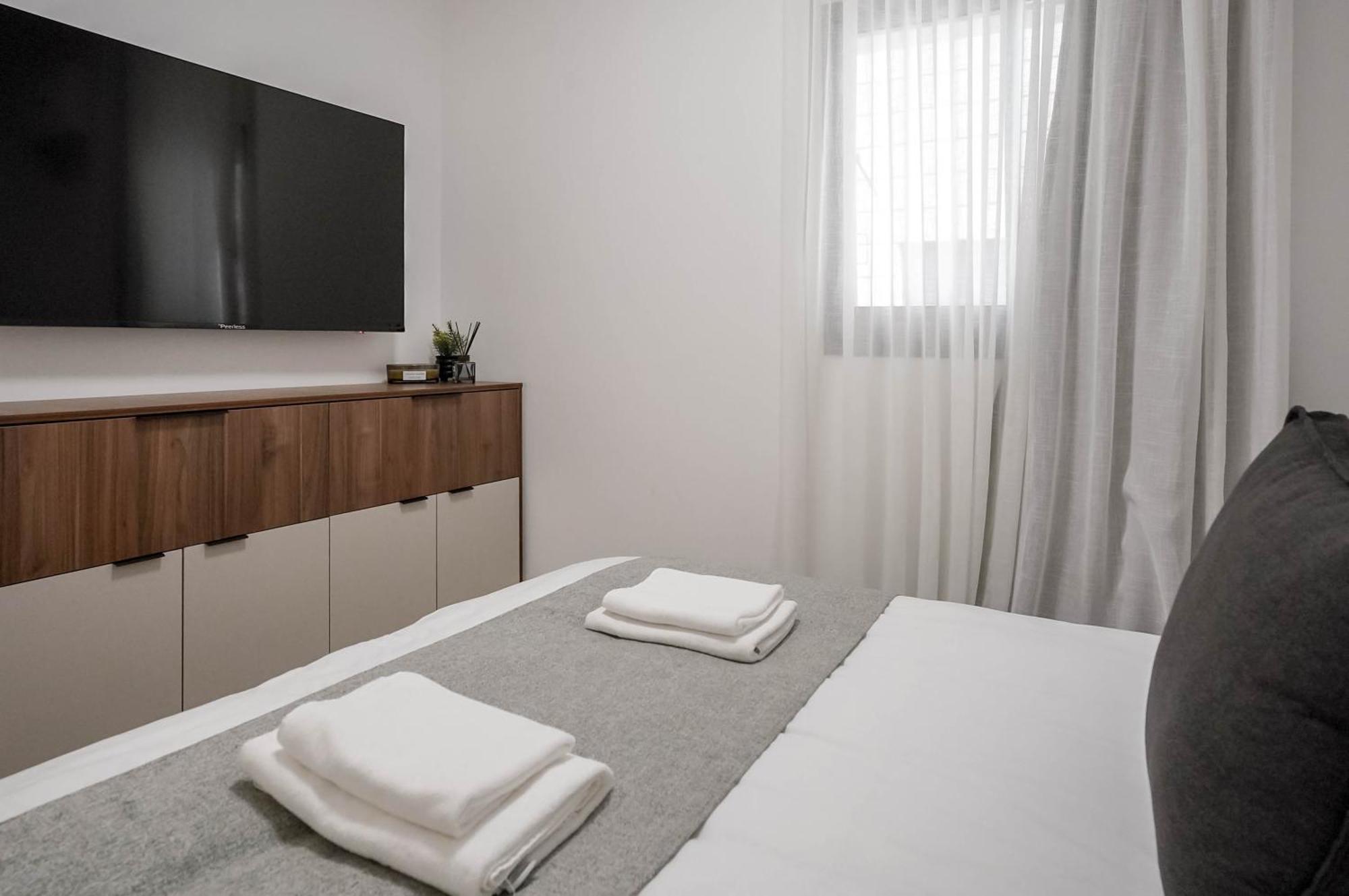 Yalarent New Stylish 3br With Balcony Apartment