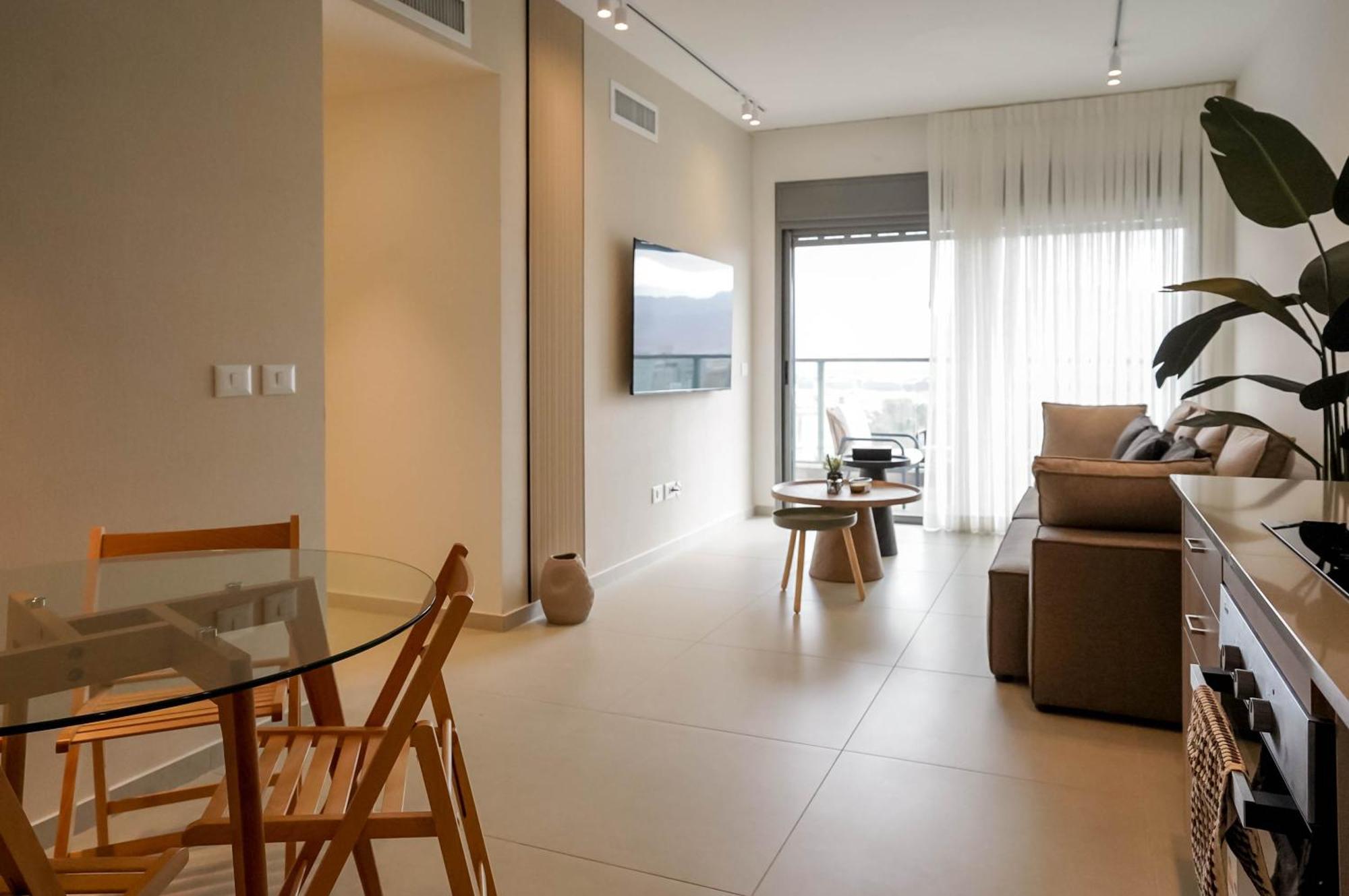 Yalarent New Stylish 3br With Balcony *
